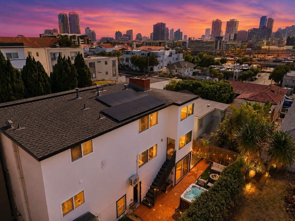 Beautiful city views from the property 🌆☀️