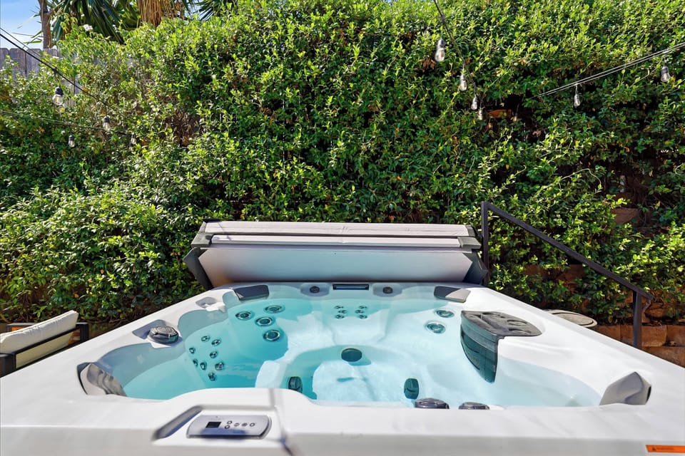 Your private hot tub awaits 💦🌿