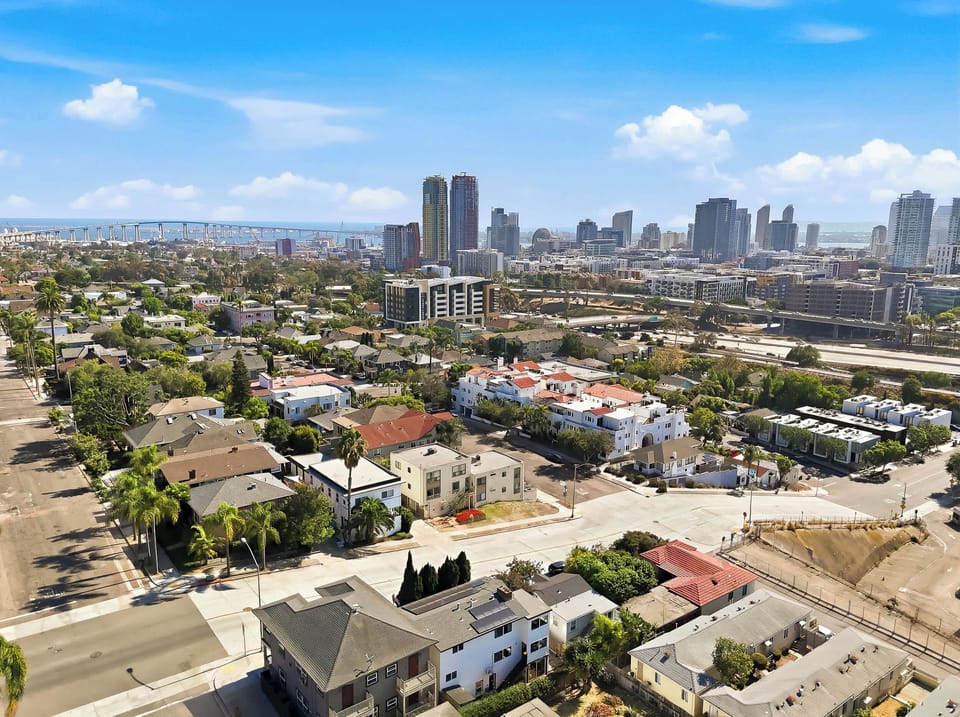 A wide-open view of the city 🏙️☀️