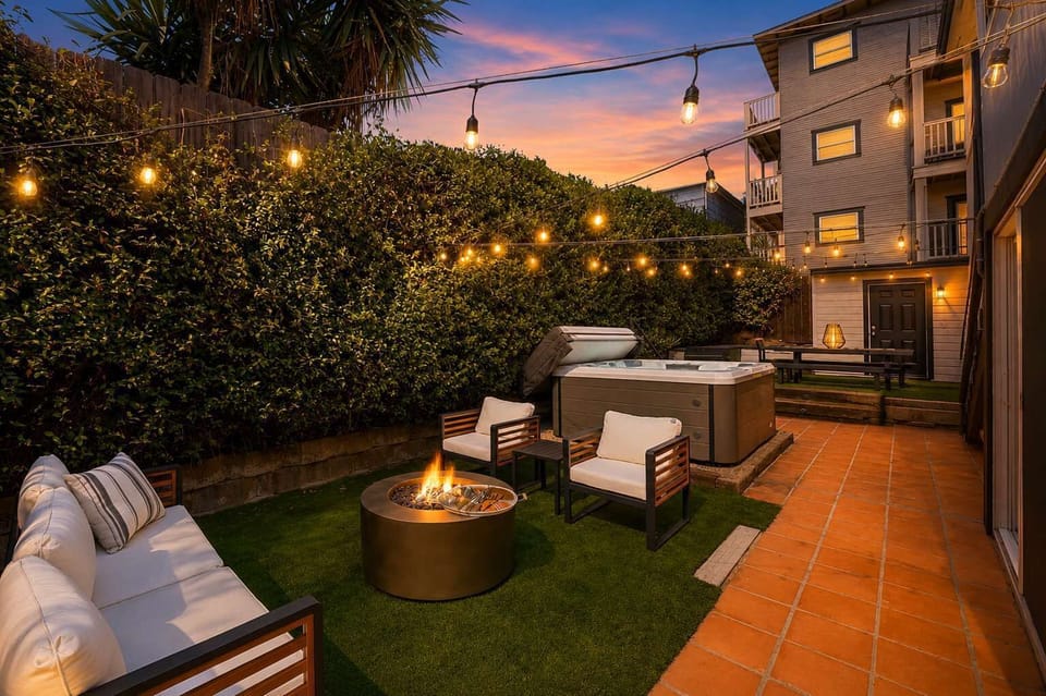 Private outdoor lounge surrounded by greenery 🌿🪑