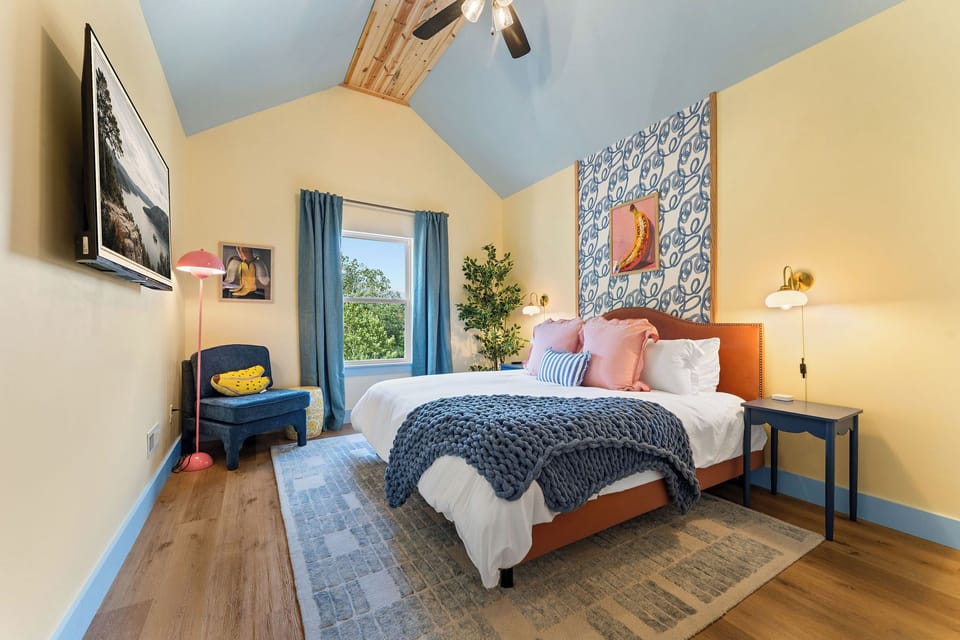 Bold colors, fun vibes, and a Smart TV for cozy nights in. 📺🎨