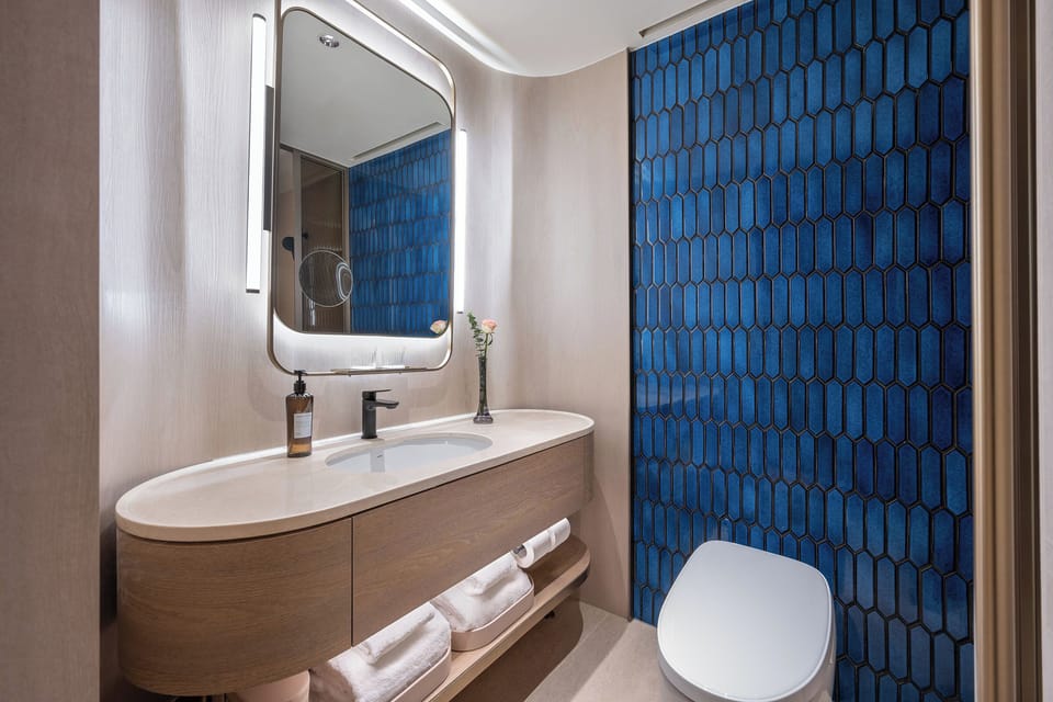 Comfort Twin Room | Bathroom | Slippers