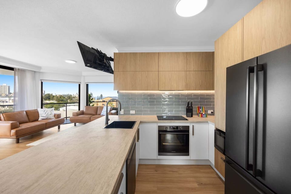 Full kitchen