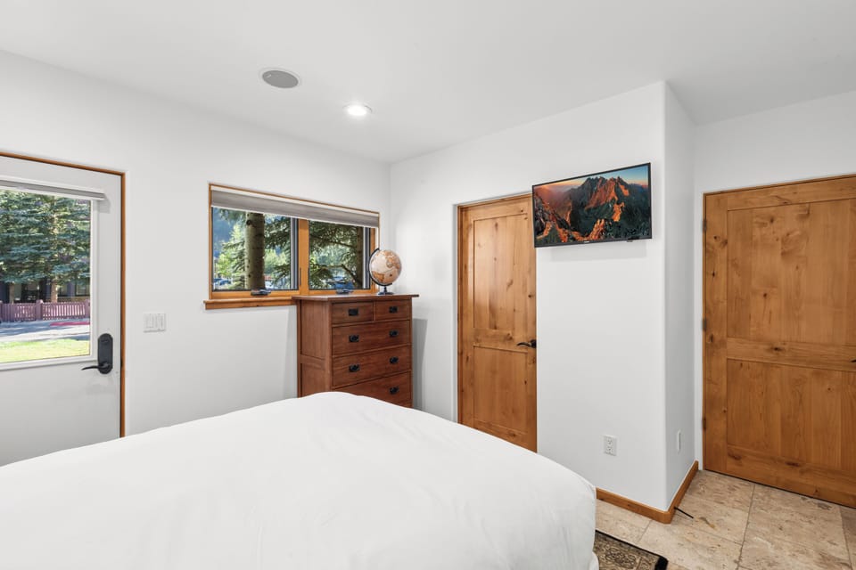 Guest queen bedroom with ensuite bathroom.