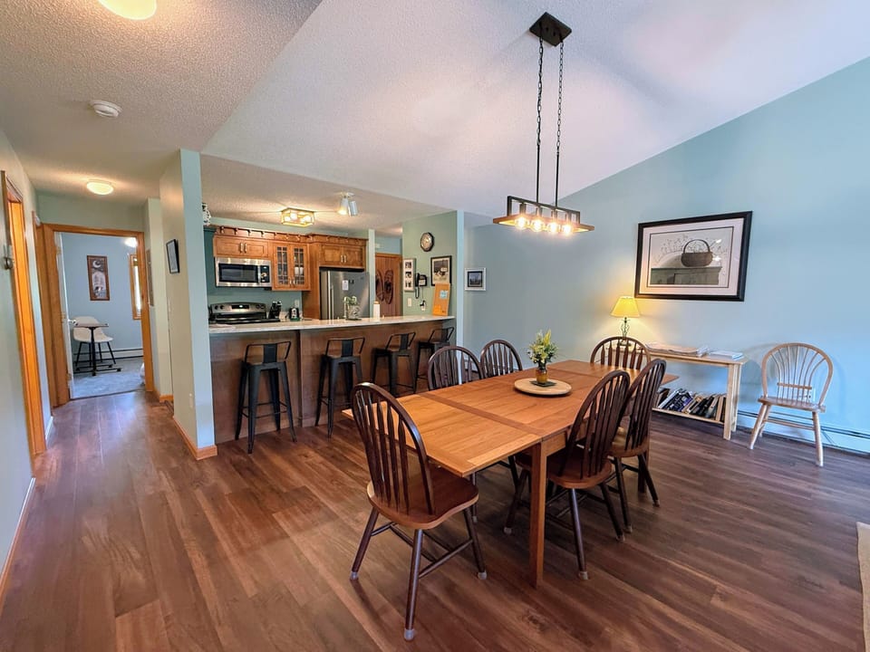 Dining table with seating for 6 + an extra chair and 4 stools at the breakfast bar.