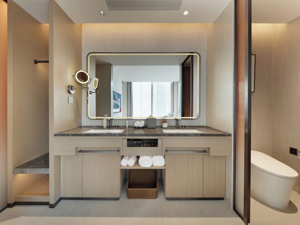 Basic Suite, City View | Bathroom | Slippers