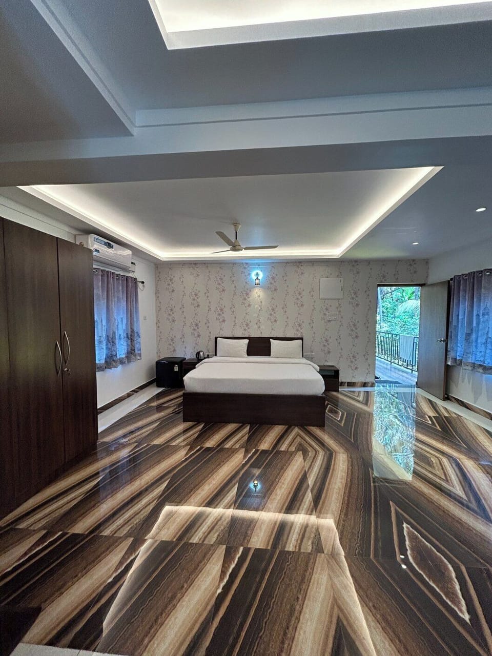 Luxury Suite | Desk, WiFi (free)