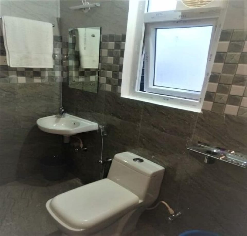 Family Room | Bathroom
