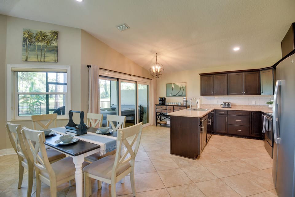 Kitchen & Dining Area