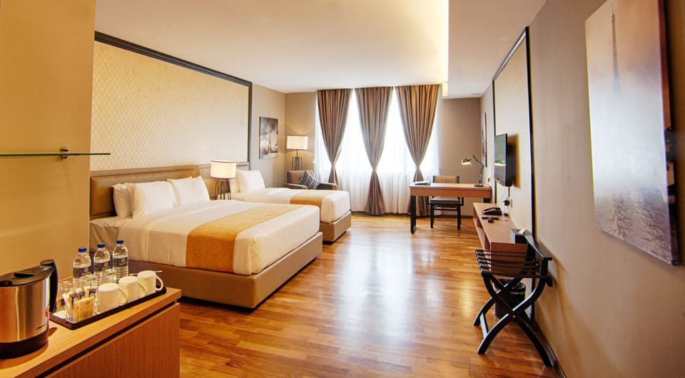 Deluxe Triple Room | In-room safe, desk, soundproofing, iron/ironing board (on request)