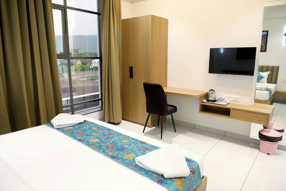 Standard Non AC Room | Desk, laptop workspace, WiFi (free)