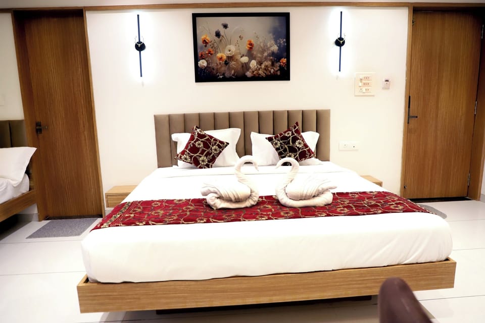 Super Deluxe Room | Bathroom | Free toiletries, towels, soap, shampoo