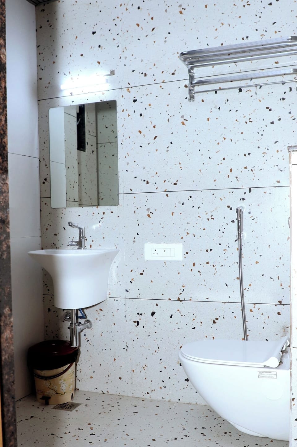 Super Deluxe Room | Bathroom | Free toiletries, towels, soap, shampoo