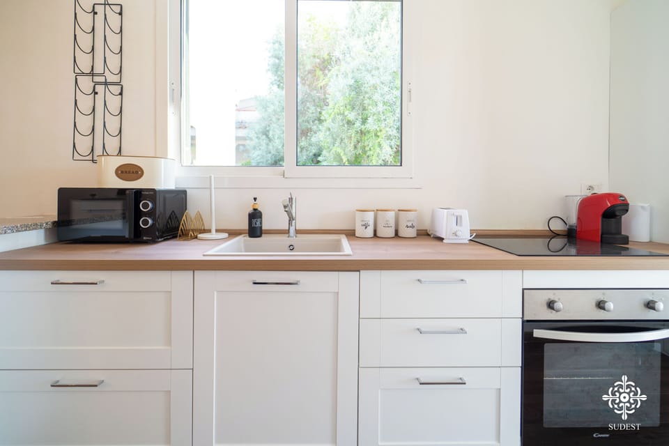 Deluxe Villa, Garden View | Private kitchen