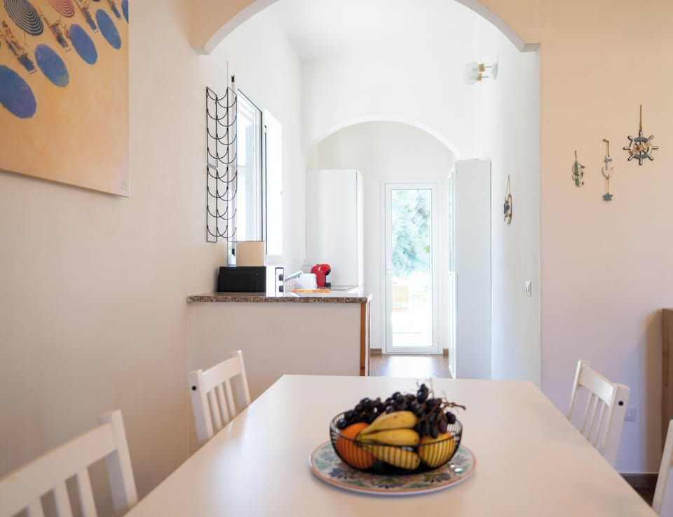 Deluxe Villa, Garden View | Dining