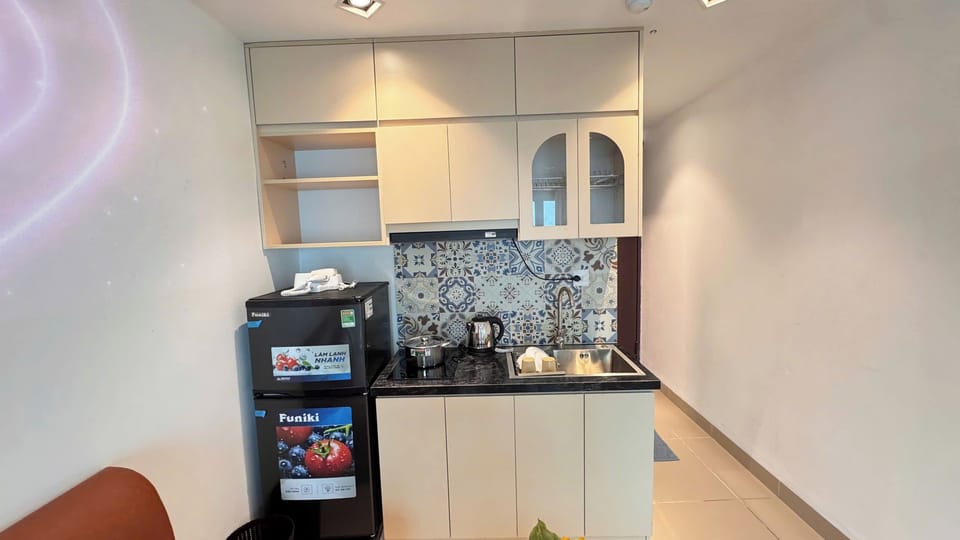 Basic Studio, City View | Private kitchen | Fridge, stovetop, cookware/dishes/utensils