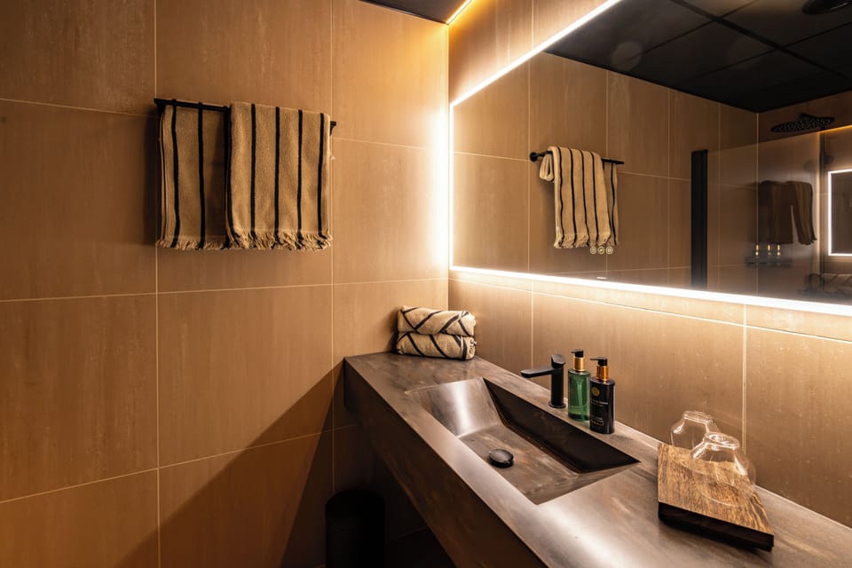 Superior Double Room, Sea View | Bathroom | Shower, hair dryer, towels, soap
