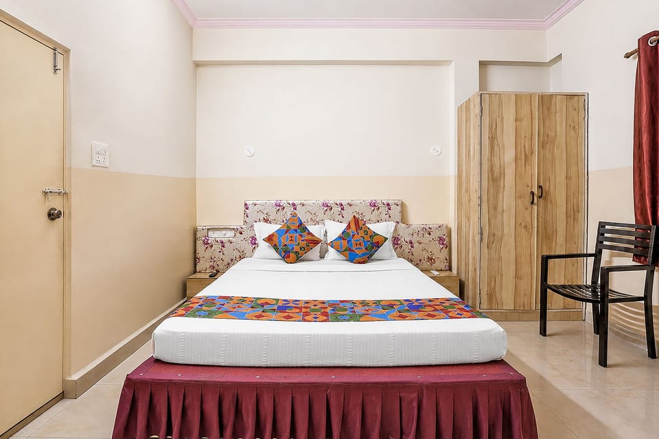 Egyptian cotton sheets, premium bedding, in-room safe, desk