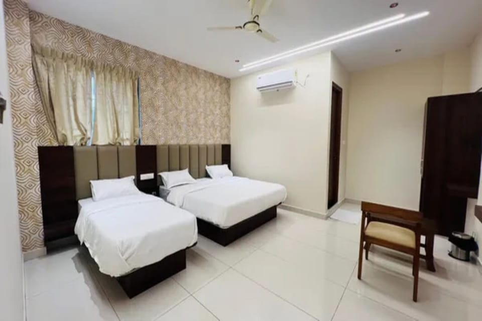 Egyptian cotton sheets, premium bedding, in-room safe, desk