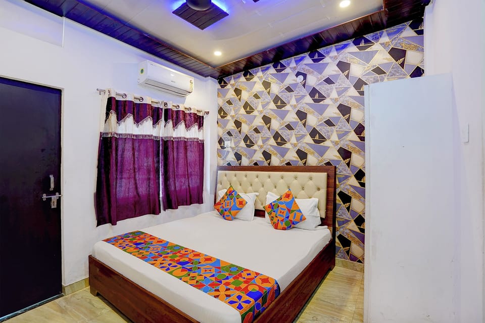Egyptian cotton sheets, premium bedding, in-room safe, desk