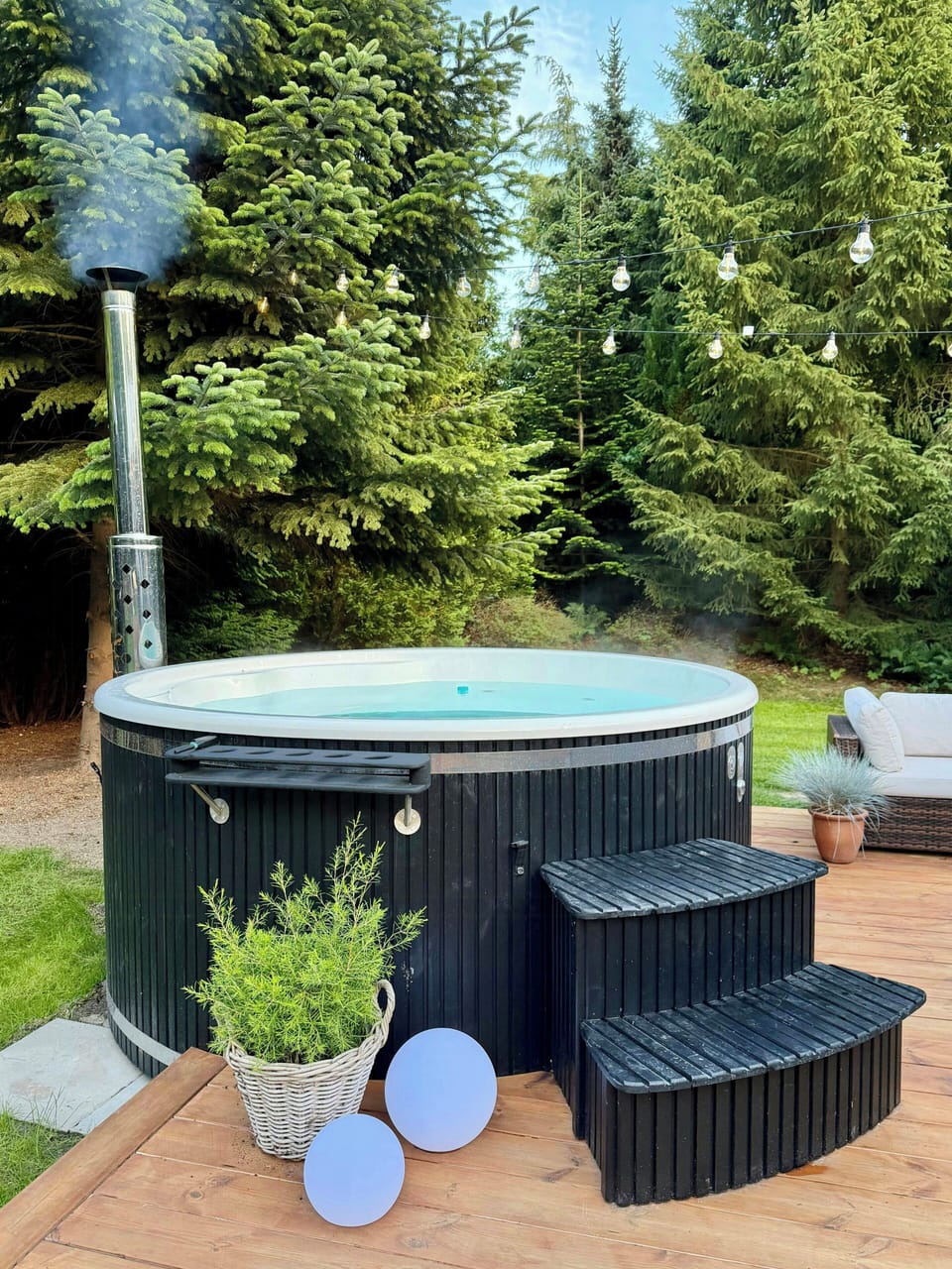 Outdoor spa tub