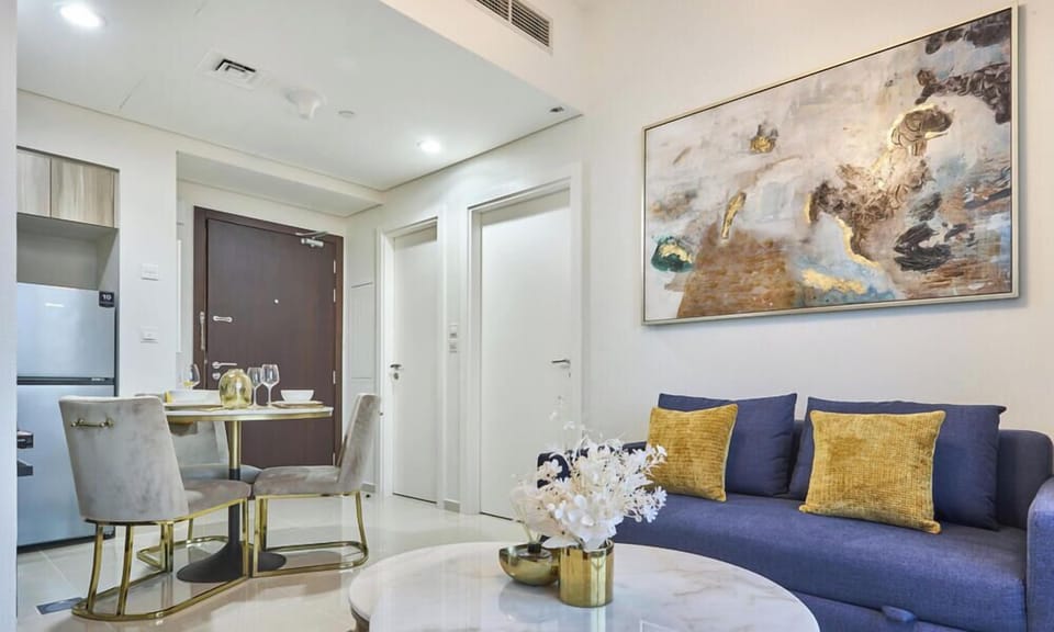 Deluxe Apartment, 1 Bedroom, Golf View | Living area