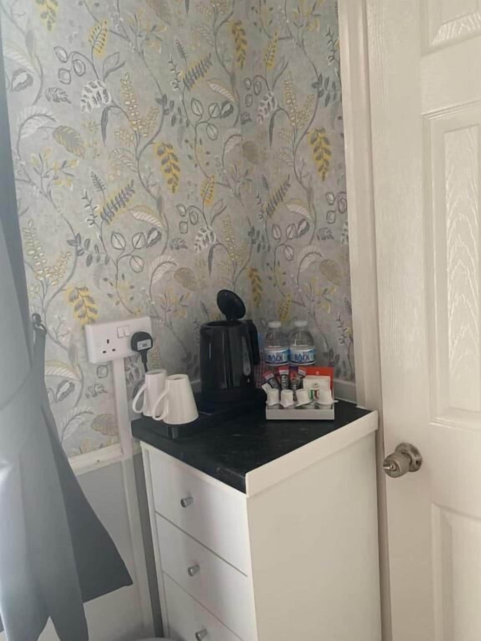 Economy Double Room, Private Bathroom, Courtyard View | Interior