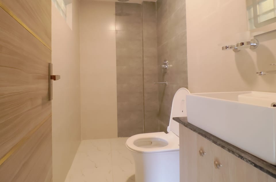 Superior Triple Room | Bathroom | Shower, towels, soap, shampoo