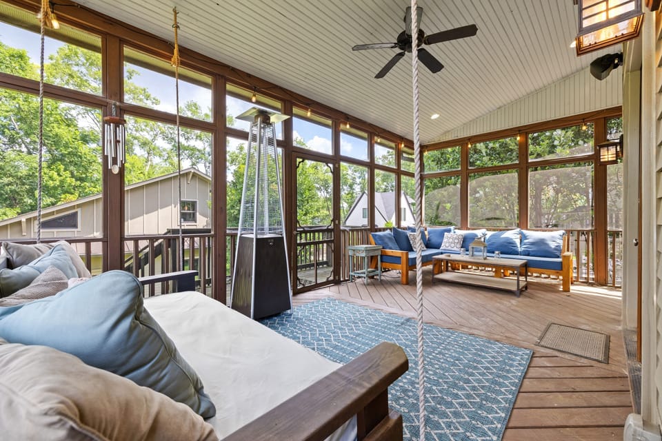 Screened-in Porch