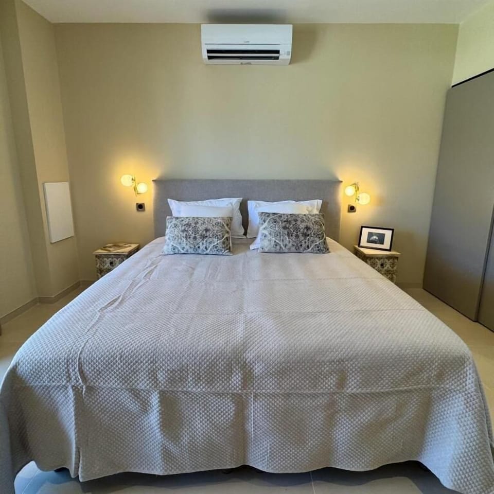 In-room safe, desk, laptop workspace, blackout drapes