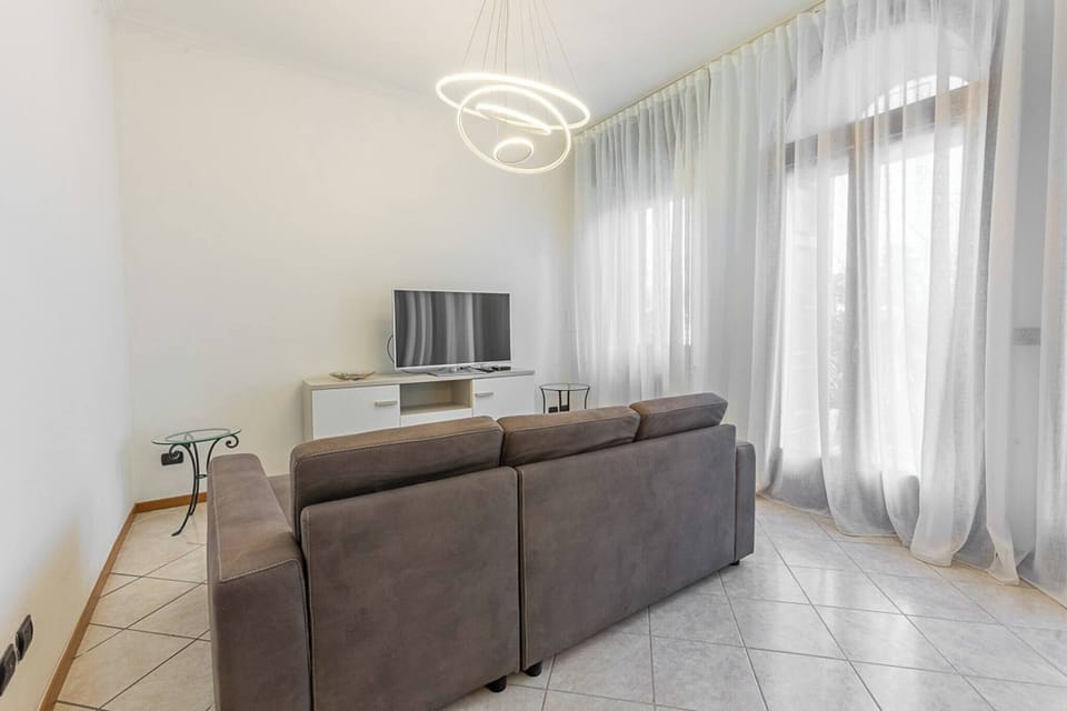 SHARED LIVING ROOM