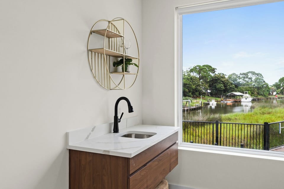 Game Room - Wet Bar - First Floor
