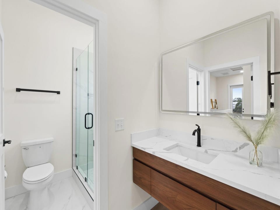 Primary Bathroom - Walk-in Shower - Third Floor