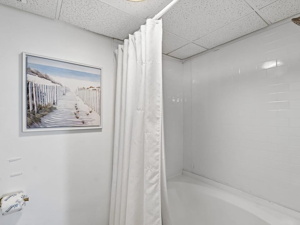 Primary Bathroom - Shower/Tub Combo