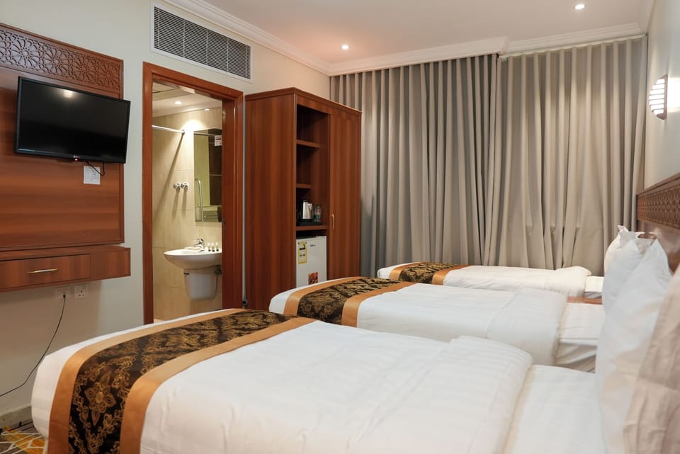 Triple Room, City View | WiFi (free)