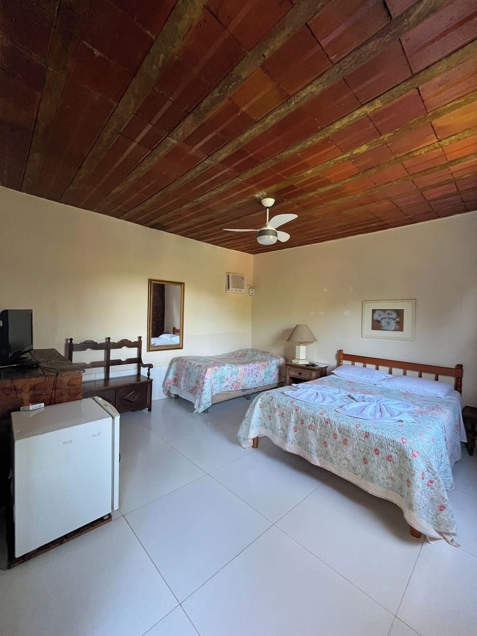 Chalet, Microwave, Poolside | Bed sheets