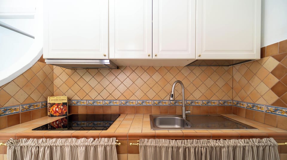 Comfort Villa, Garden View | Private kitchen