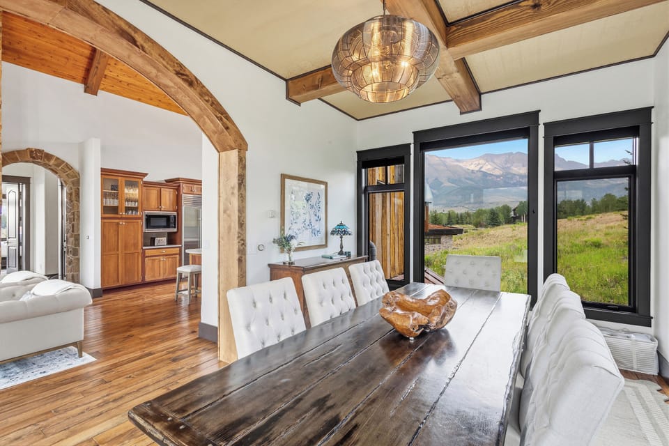 4.1-between-the-peaks-mountain-village-dining-room2