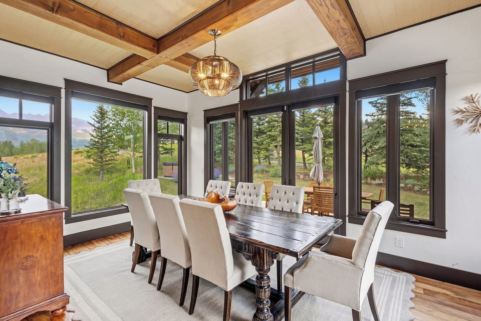 4.2-between-the-peaks-mountain-village-dining-room3