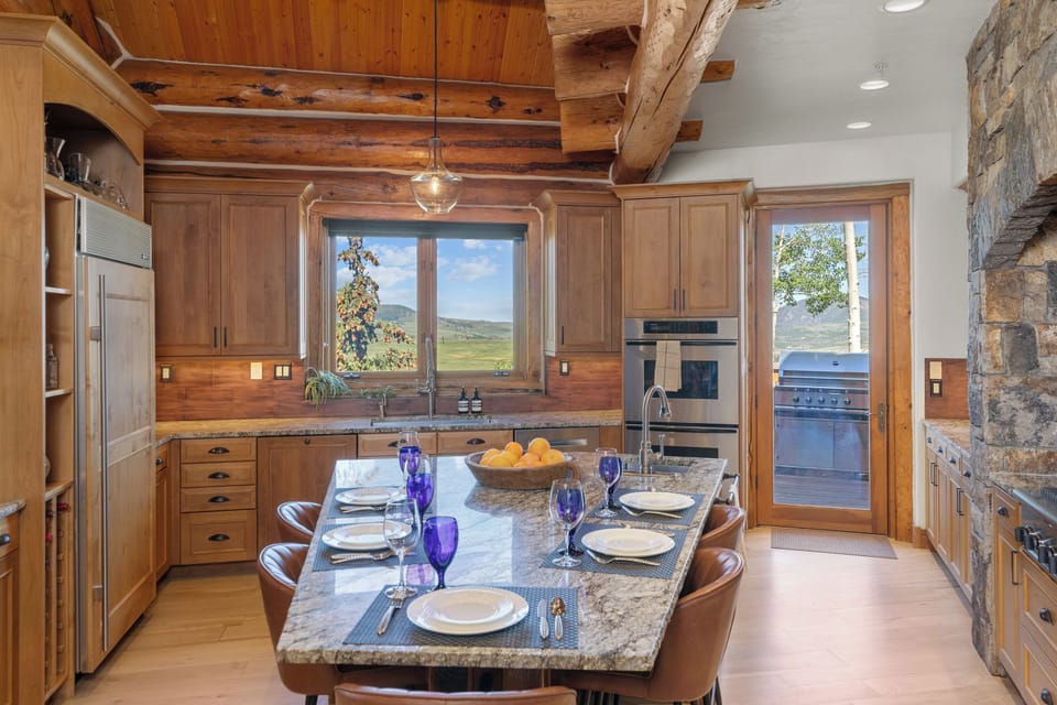2.06_telluride_stone_timber_kitchen