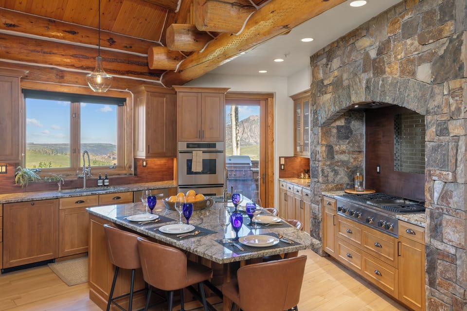 2.07_telluride_stone_timber_kitchen