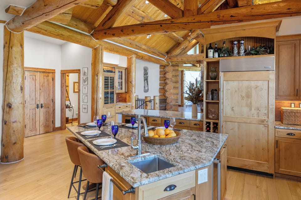 2.09_telluride_stone_timber_kitchen