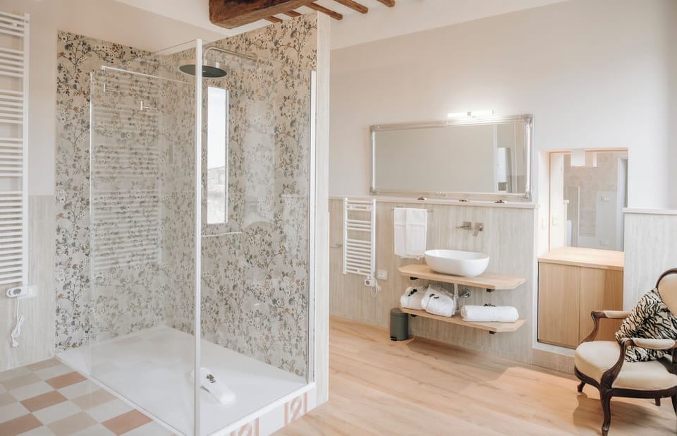 Premium Room | Bathroom | Free toiletries, hair dryer, slippers, towels