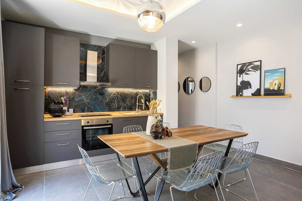 Contemporary kitchen and shared dining space