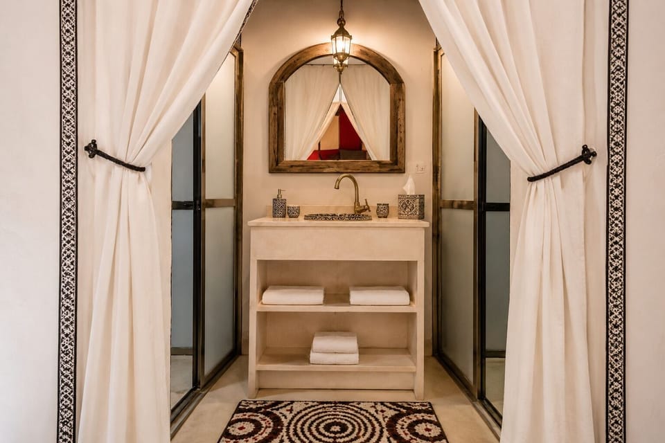 Separate tub and shower, towels, soap, shampoo