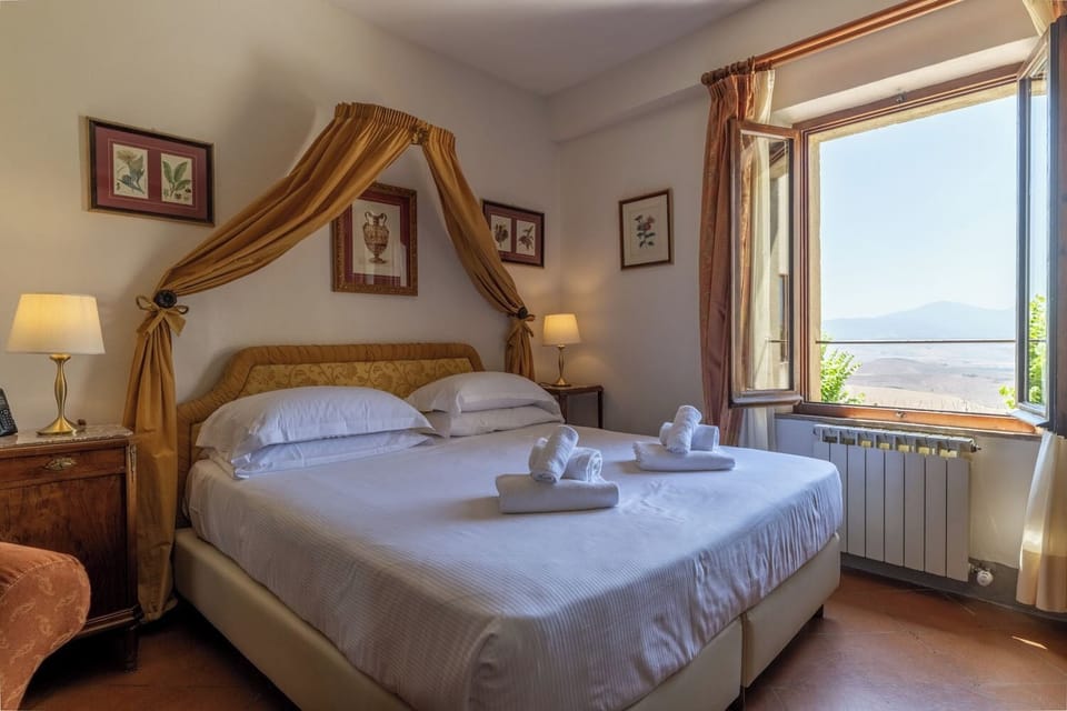 Suite, Hill View | In-room safe, WiFi (free)