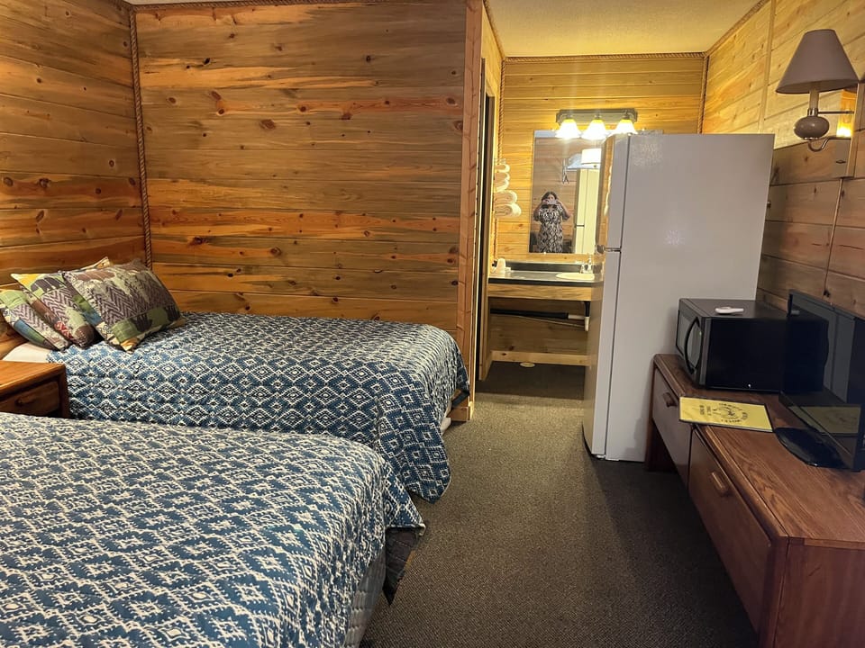 Basic Single Room | Desk, laptop workspace, WiFi (free)