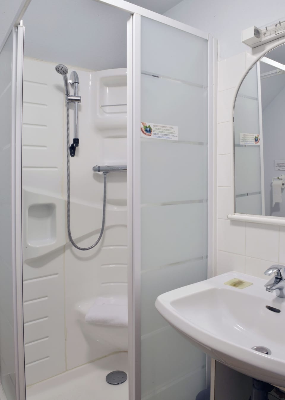 Standard Room, Lake View | Bathroom | Shower, free toiletries