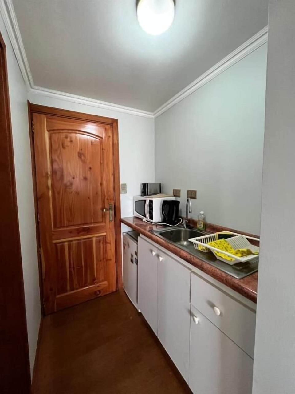 Standard Apartment, Patio, Garden View | Private kitchen | Microwave