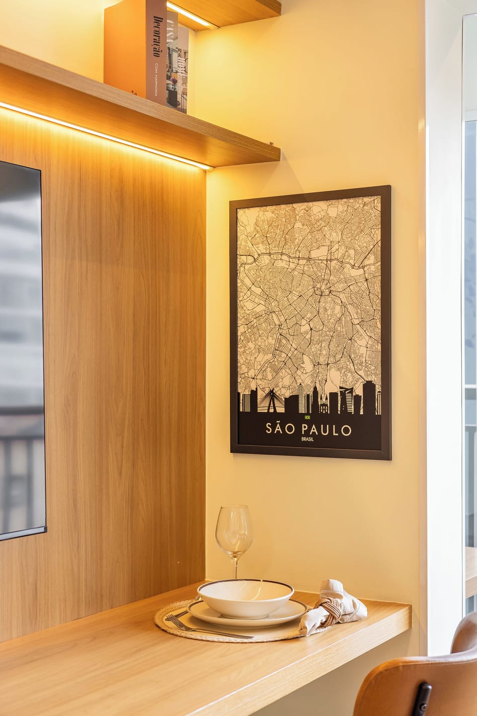 Comfort Apartment, 1 Queen Bed, Kitchen, City View | Interior